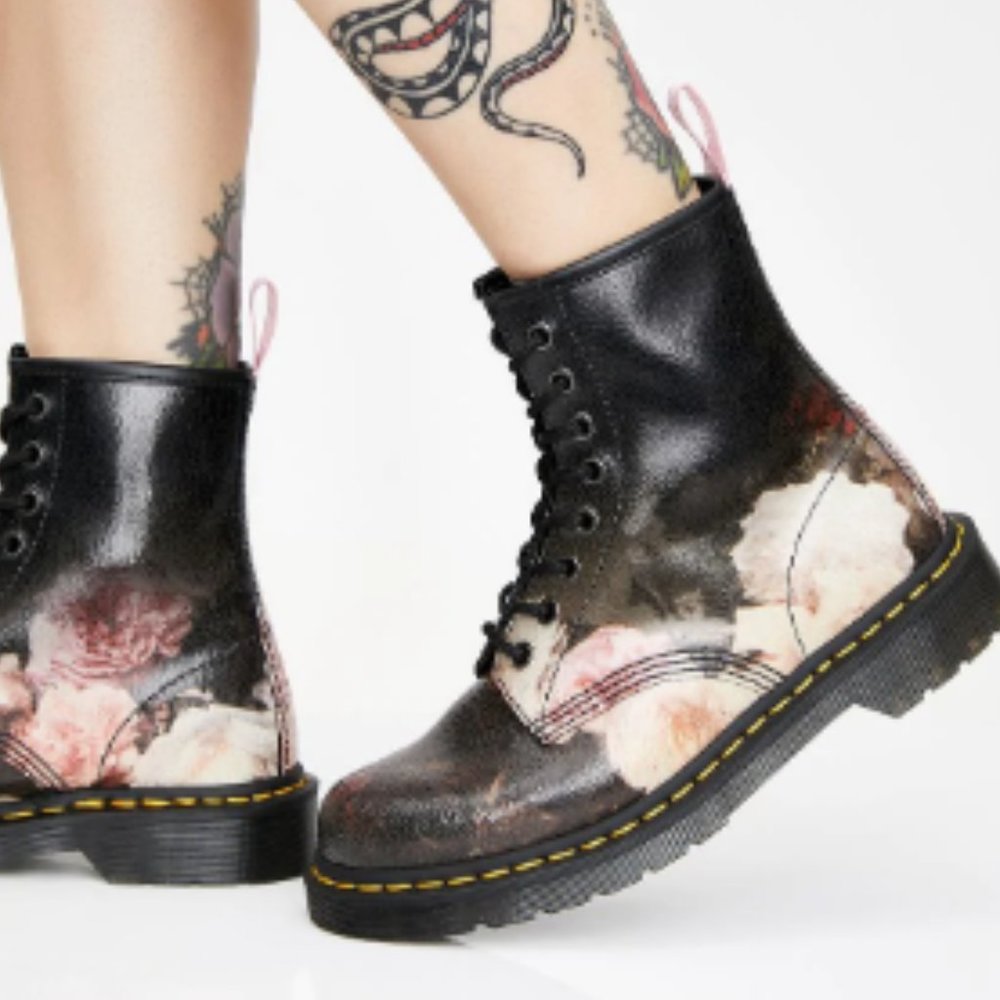 Dr. Martens Rose Floral Cristal Crackle New Order Black Floral Boots | US 8.5